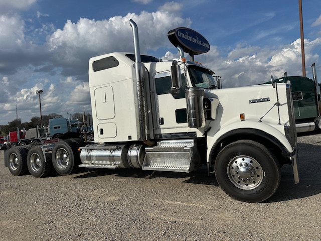 2022 KENWORTH W900 TRI AXLE SLEEPER
