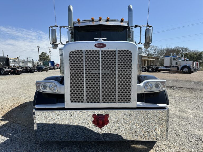 2021 PETERBILT 389 TRI AXLE SLEEPER photo 2