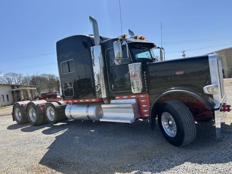 2021 PETERBILT 389 TRI AXLE SLEEPER photo 3