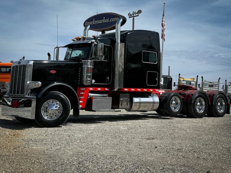 2021 PETERBILT 389 TRI AXLE SLEEPER photo 1