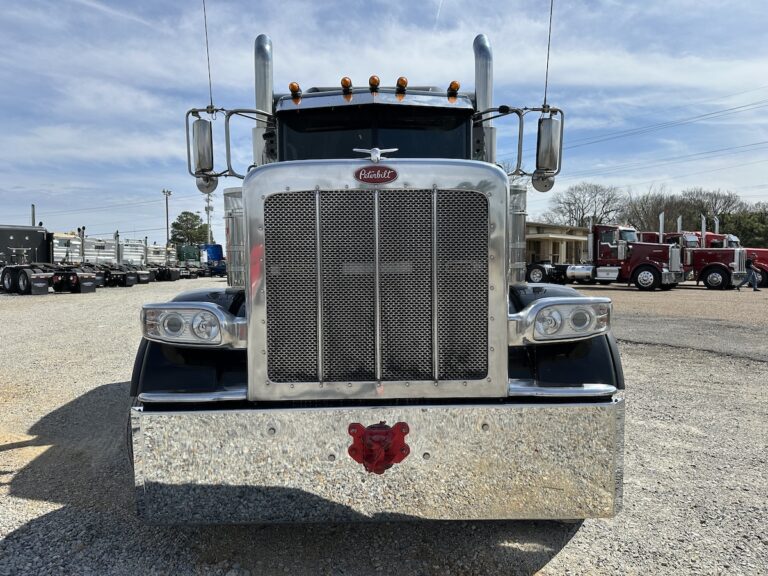 2021 PETERBILT 389 TRI AXLE SLEEPER photo 2