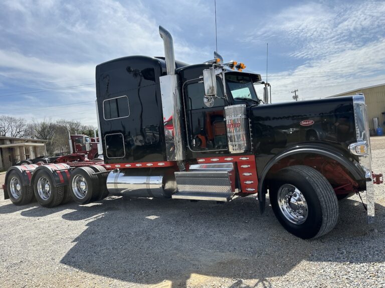 2021 PETERBILT 389 TRI AXLE SLEEPER photo 3