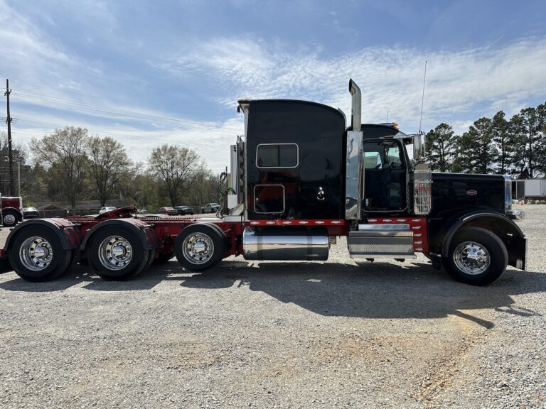 2021 PETERBILT 389 TRI AXLE SLEEPER photo 4