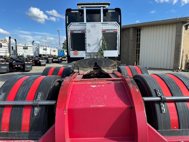 2021 PETERBILT 389 TRI AXLE SLEEPER photo 4