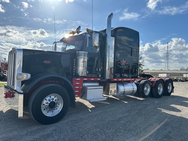 2021 PETERBILT 389 TRI AXLE SLEEPER photo 3