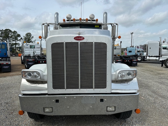 2023 PETERBILT 389 DAYCAB photo 2