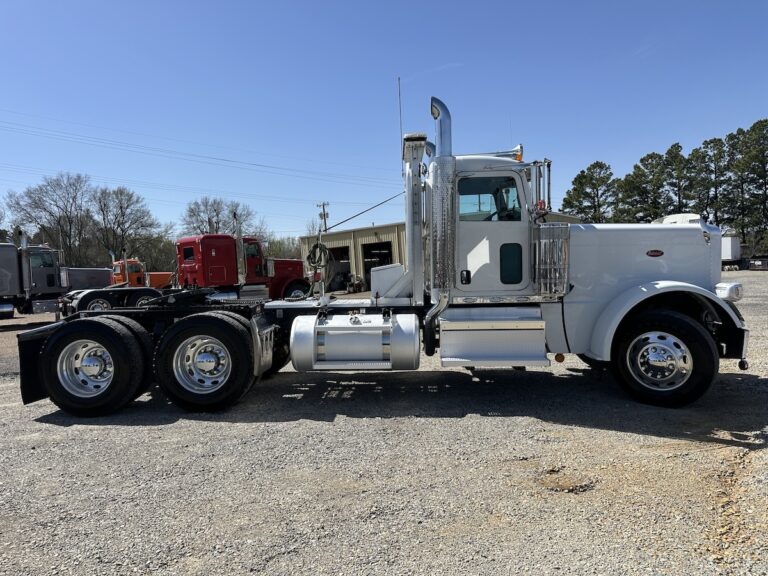 2023 PETERBILT 389 DAYCAB photo 4