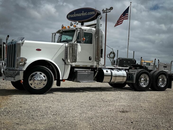 2023 PETERBILT 389 DAYCAB 892857