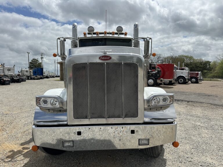 2023 PETERBILT 389 DAYCAB photo 2
