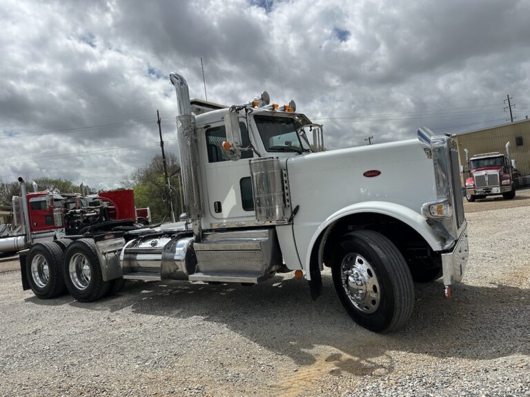 2023 PETERBILT 389 DAYCAB photo 3