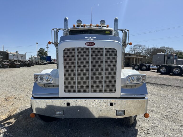 2023 PETERBILT 389 DAYCAB photo 2