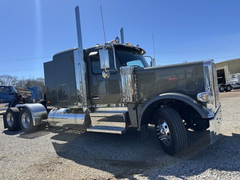 2026 PETERBILT 589 SLEEPER photo 3