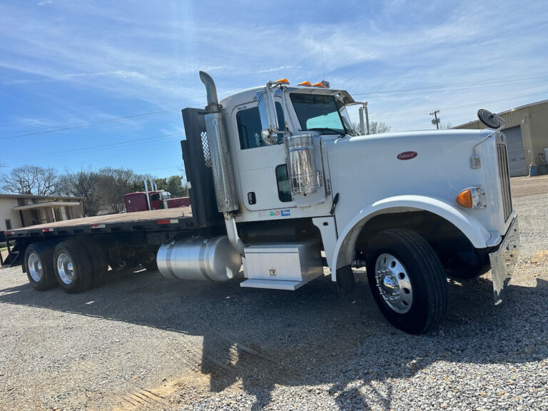 2009 PETERBILT 367 FLATBED TRUCK photo 2
