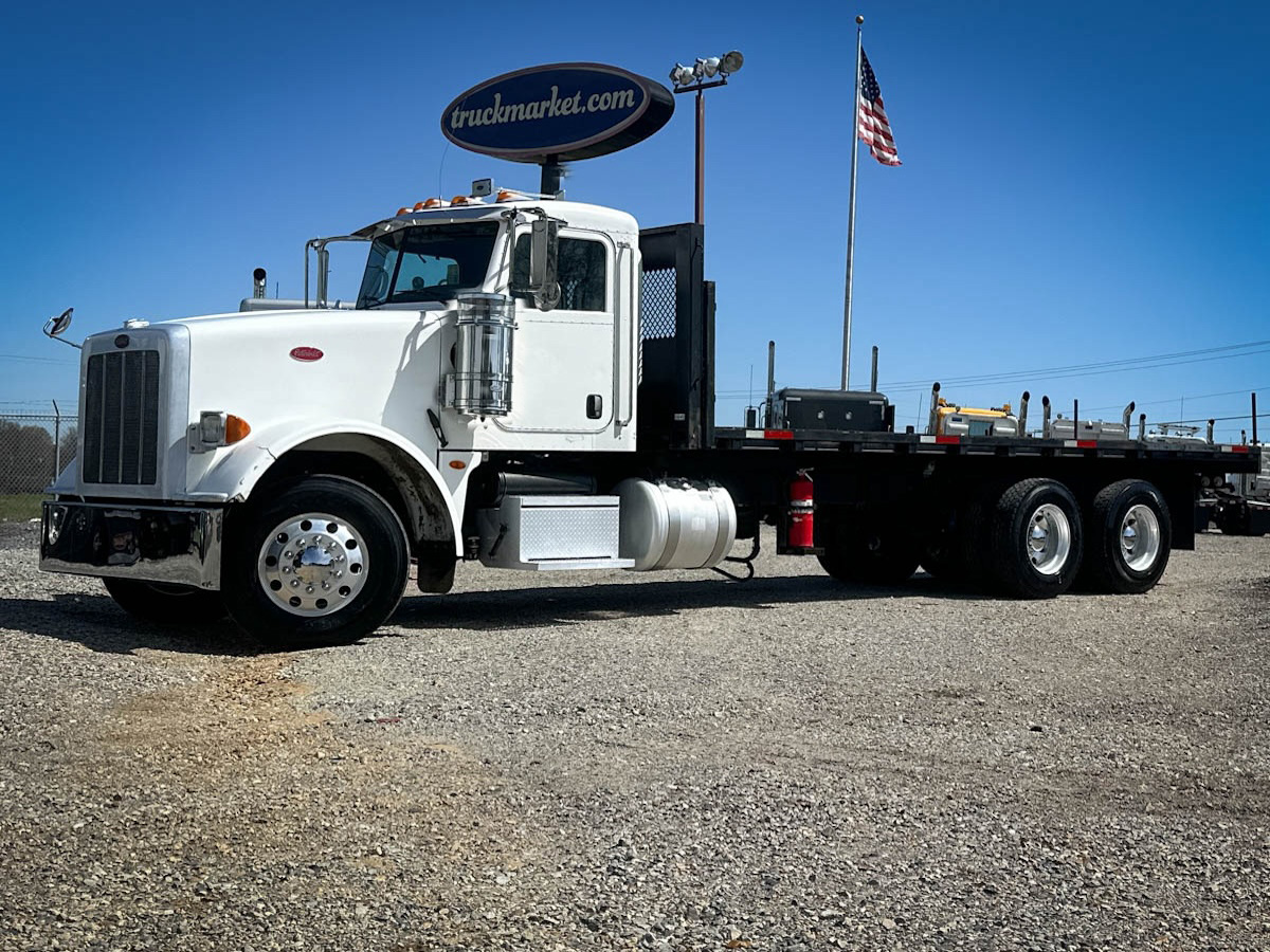 2009 PETERBILT 367 FLATBED TRUCK