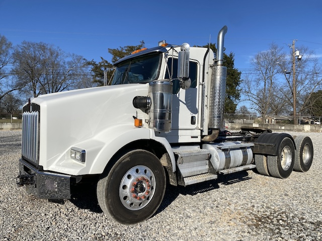 2016 KENWORTH T800 DAYCAB GLIDER KIT photo 2