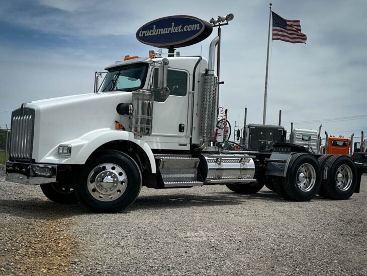 2016 KENWORTH T800 DAYCAB GLIDER KIT 144038