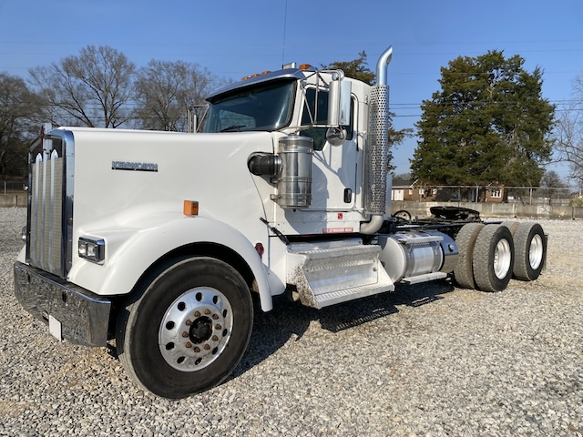 2018 KENWORTH W900 DAYCAB photo 2
