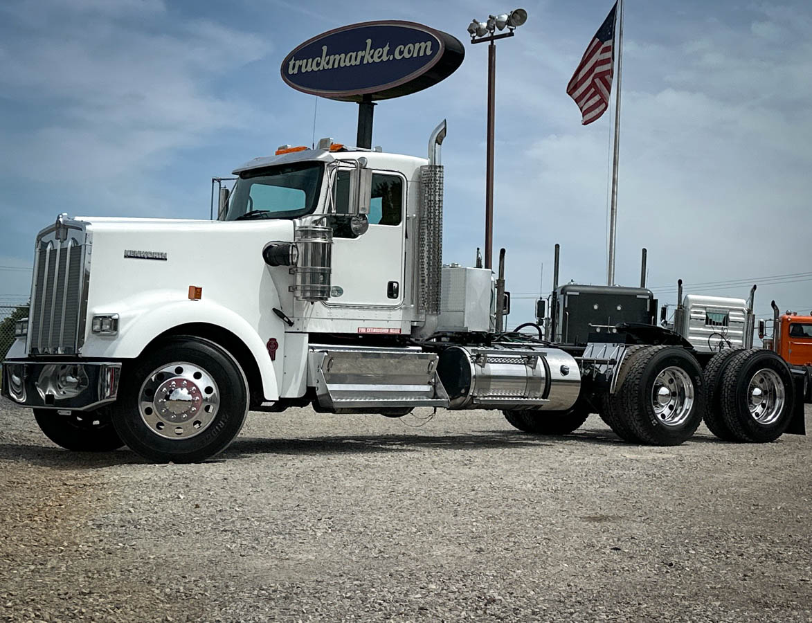 2018 KENWORTH W900L DAYCAB