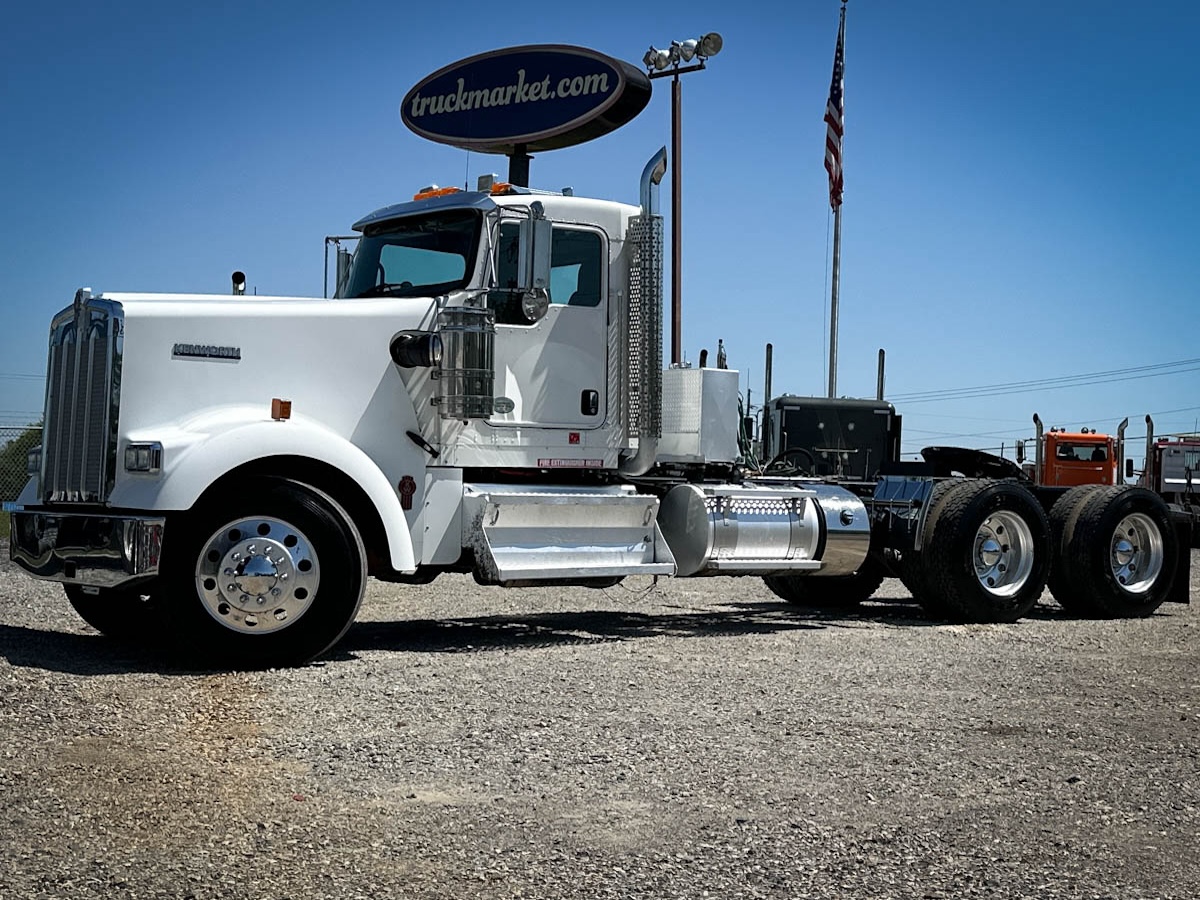 2018 KENWORTH W900 DAYCAB
