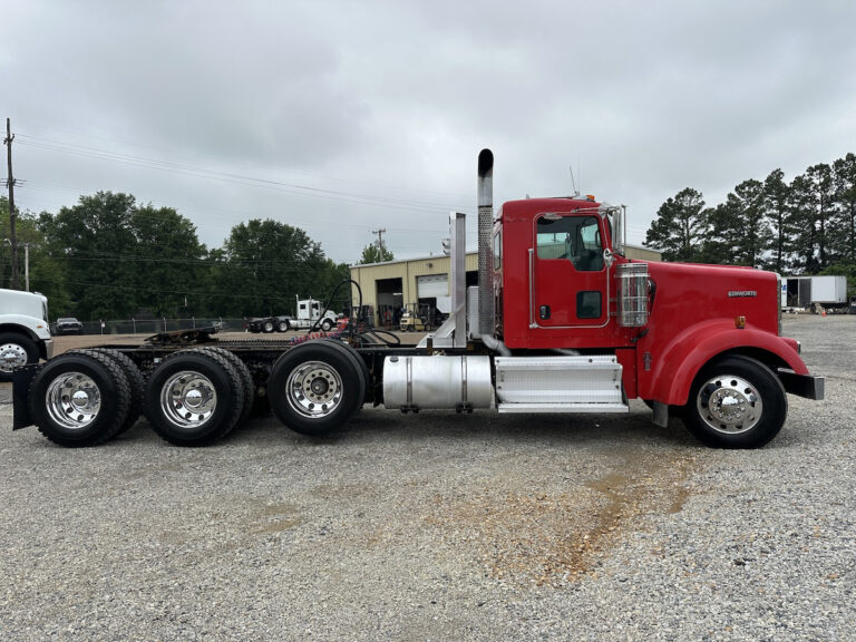 2010 KENWORTH W900L TRI AXLE DAYCAB photo 4