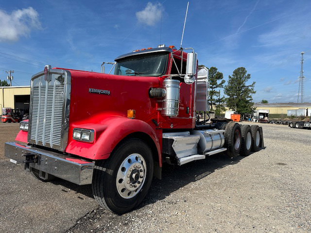 2010 KENWORTH W900L TRI AXLE DAYCAB 264504