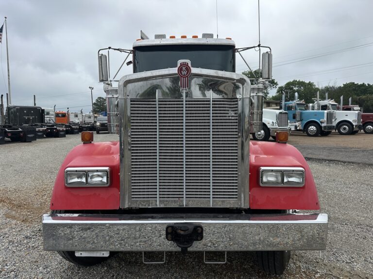 2010 KENWORTH W900L TRI AXLE DAYCAB photo 2