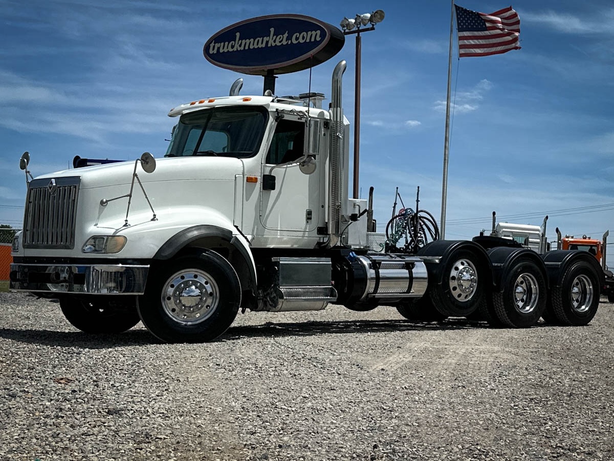 2015 INTERNATIONAL 5900 TRI AXLE DAYCAB
