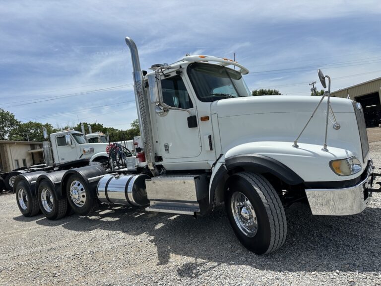 2015 INTERNATIONAL 5900 TRI AXLE DAYCAB photo 3