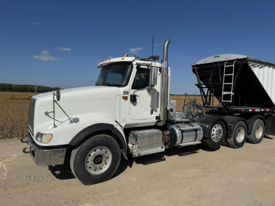 2015 INTERNATIONAL 5900 TRI AXLE DAYCAB photo 1