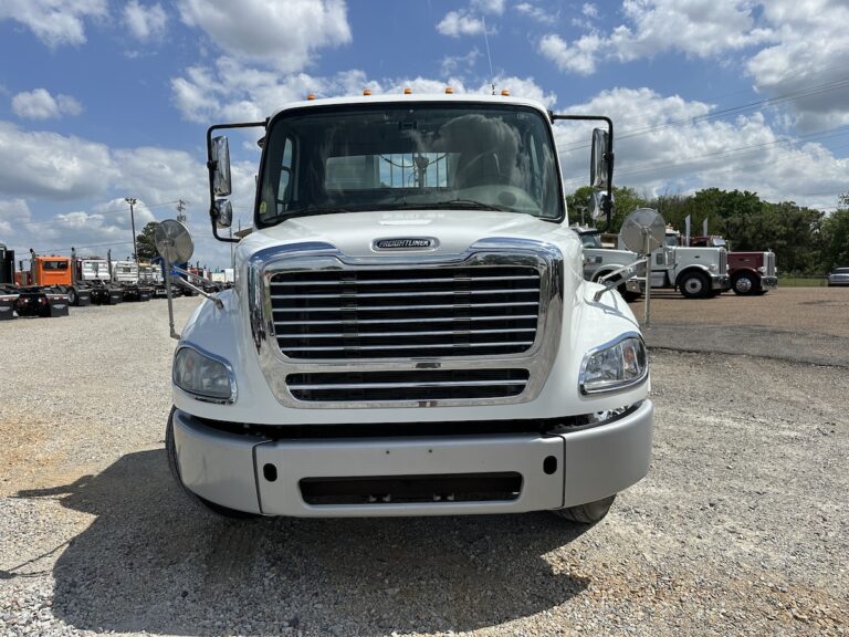 2014 FREIGHTLINER M2 DAYCAB photo 2