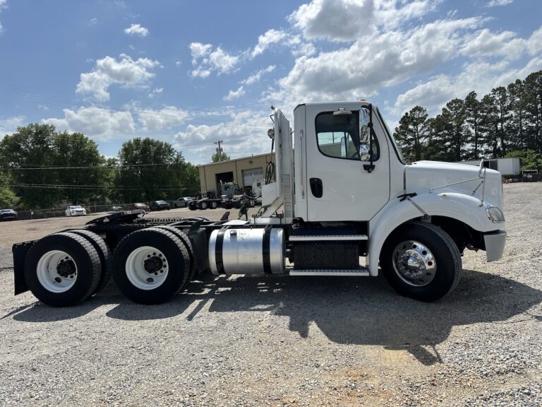 2014 FREIGHTLINER M2 DAYCAB photo 4