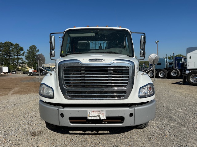2014 FREIGHTLINER M2 DAYCAB photo 2