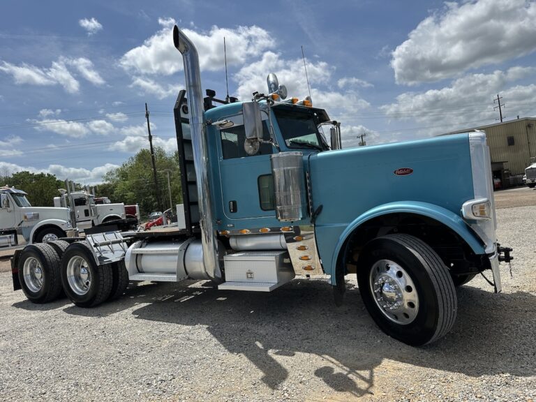 2019 PETERBILT 389 DAYCAB GLIDER KIT photo 3