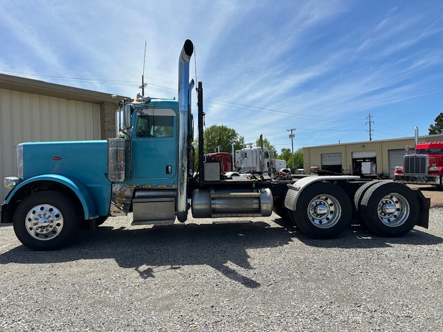 2019 PETERBILT 389 DAYCAB GLIDER KIT photo 4