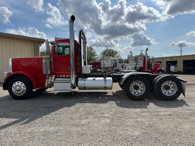 2018 PETERBILT 389 DAYCAB GLIDER KIT photo 4