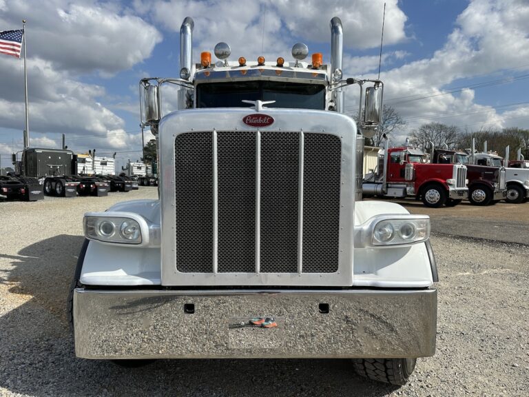 2018 PETERBILT 389 TRI AXLE SLEEPER photo 2