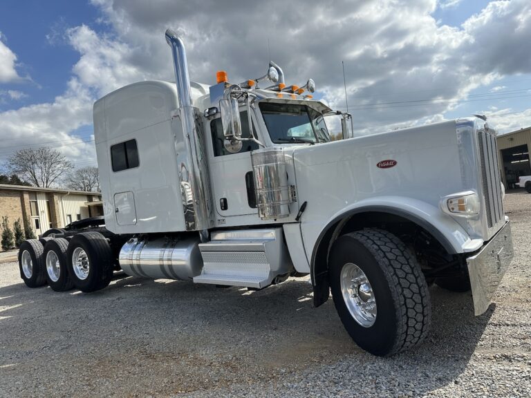 2018 PETERBILT 389 TRI AXLE SLEEPER photo 3