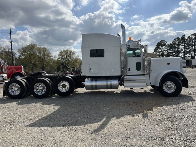 2018 PETERBILT 389 TRI AXLE SLEEPER photo 4