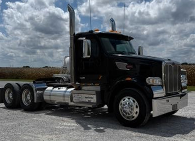2020 PETERBILT 567 DAYCAB photo 1