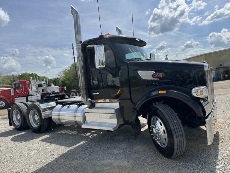 2020 PETERBILT 567 DAYCAB photo 3
