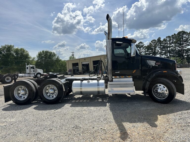 2020 PETERBILT 567 DAYCAB photo 4