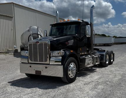 2020 PETERBILT 567 DAYCAB photo 2