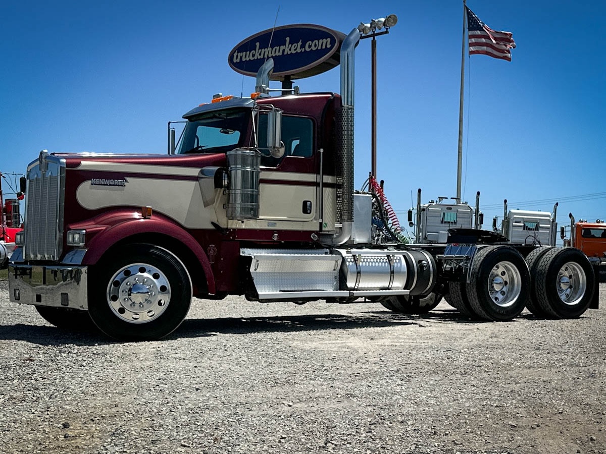 2018 KENWORTH W900L DAYCAB