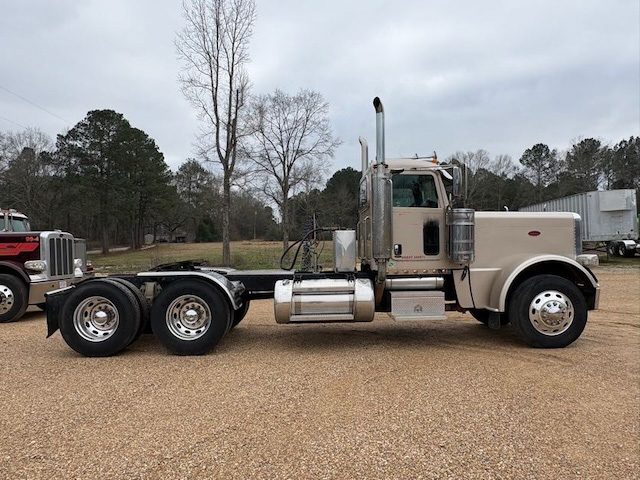 2016 PETERBILT 389 DAYCAB GLIDER KIT photo 2