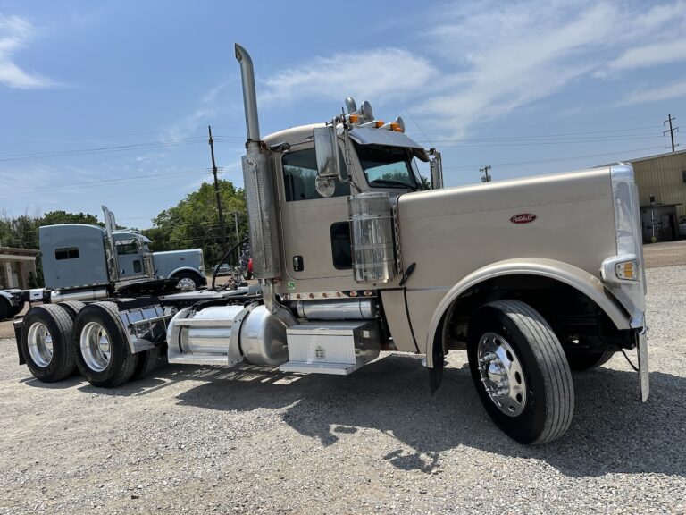 2016 PETERBILT 389 DAYCAB GLIDER KIT photo 3