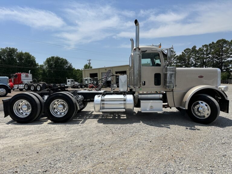 2016 PETERBILT 389 DAYCAB GLIDER KIT photo 4