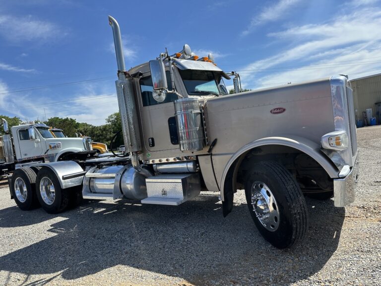 2016 PETERBILT 389 DAYCAB GLIDER KIT photo 3