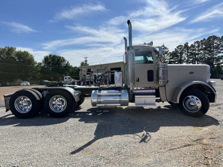 2016 PETERBILT 389 DAYCAB GLIDER KIT photo 4