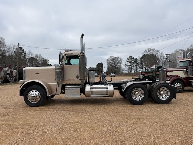 2016 PETERBILT 389 DAYCAB GLIDER KIT