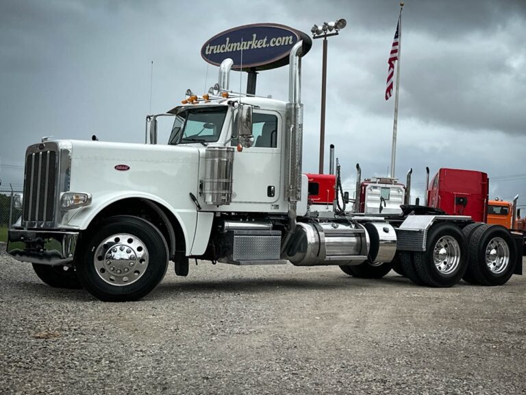 2023 PETERBILT 389 DAYCAB photo 1